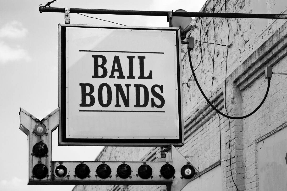 bail bonds helps people bail out of jail