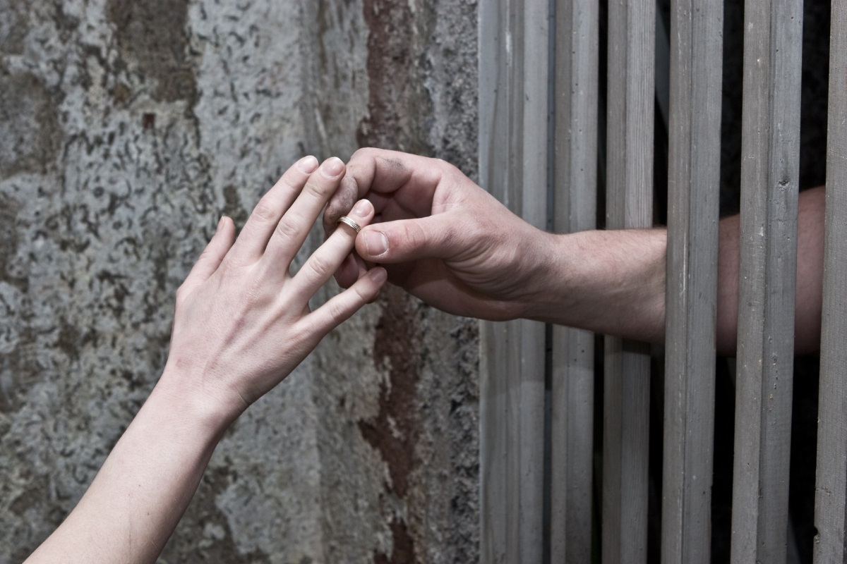 The inmate gives his lover a promise ring as a sign of his love.