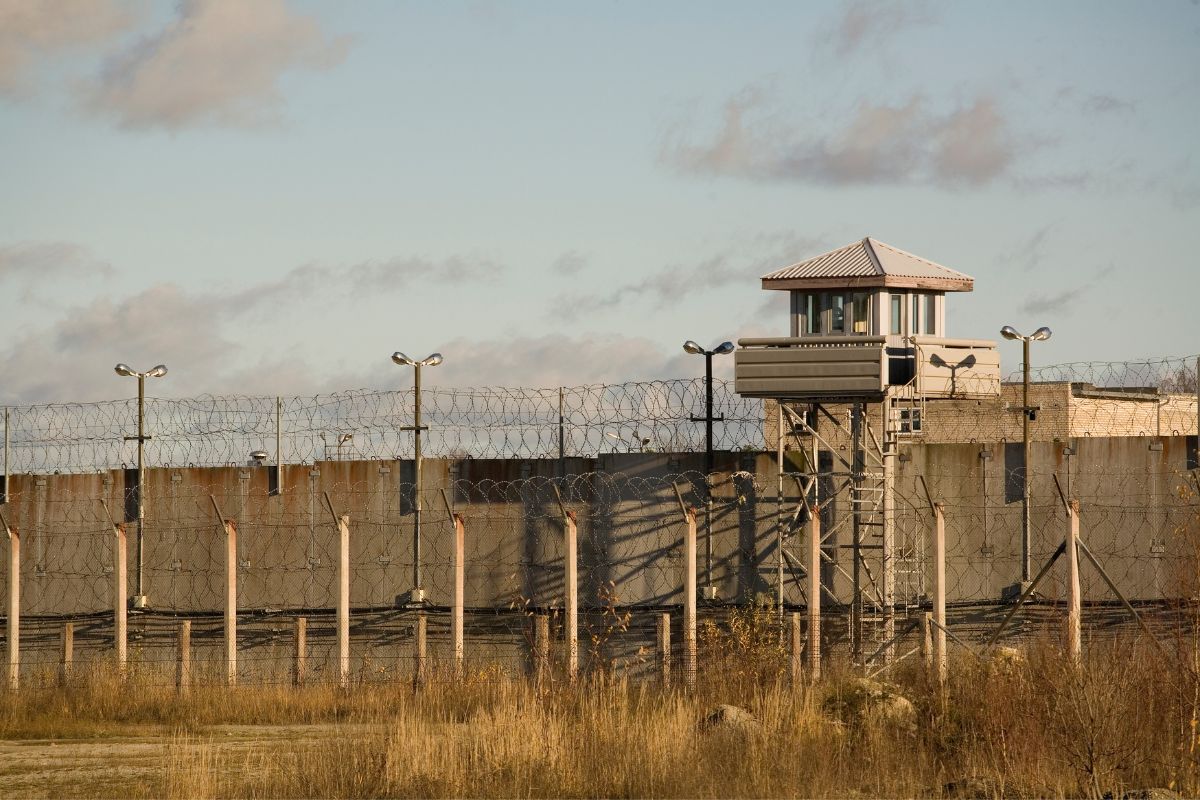 A prison that acknowledges decarceration as a potential solution for mass incarceration.